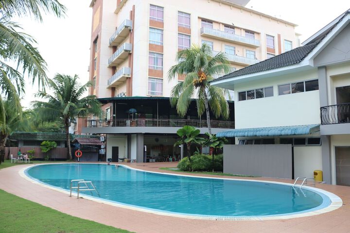Pool 16 of 16