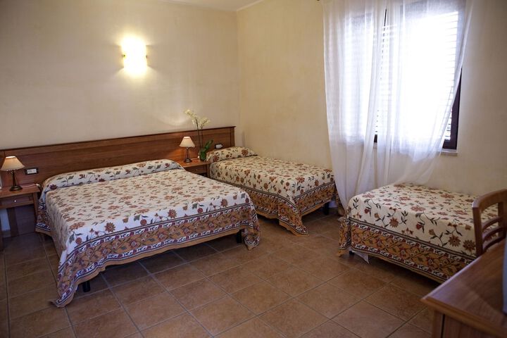 Room 4 of 36