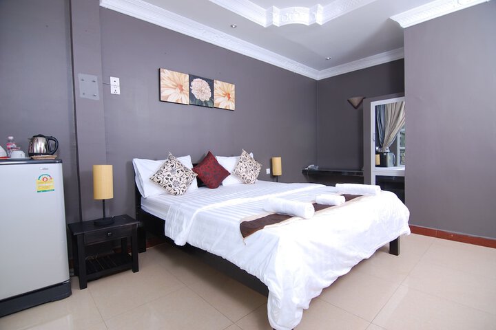 Room 5 of 43