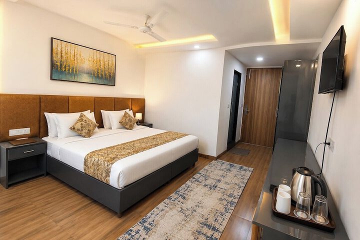 Room 27 of 43