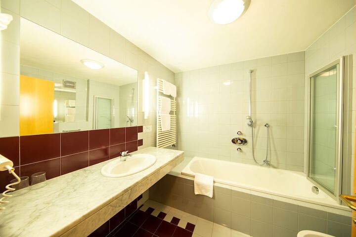 Room 20 of 42