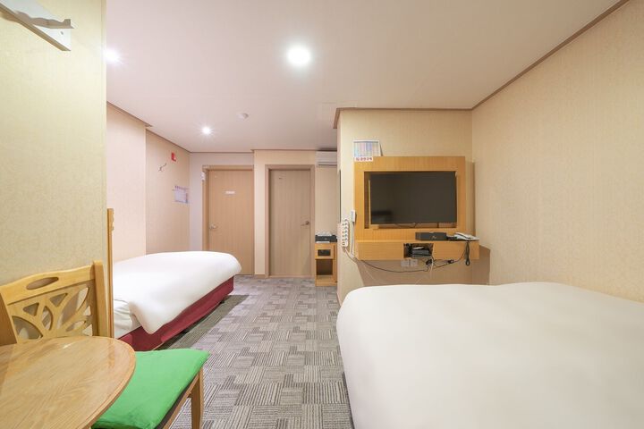 Room 53 of 65