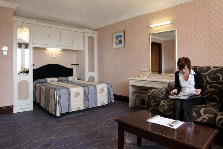 Room 3 of 62