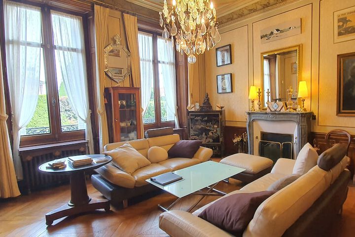 Lounge 156 of 193