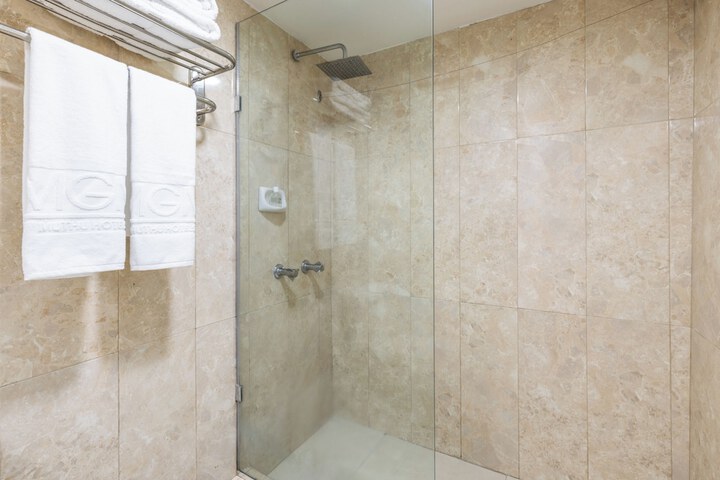 Room 32 of 141