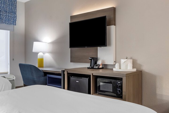 2 Queen Beds (3 of 9)