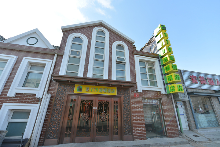 Exterior of Tu 179 Chain Hotel