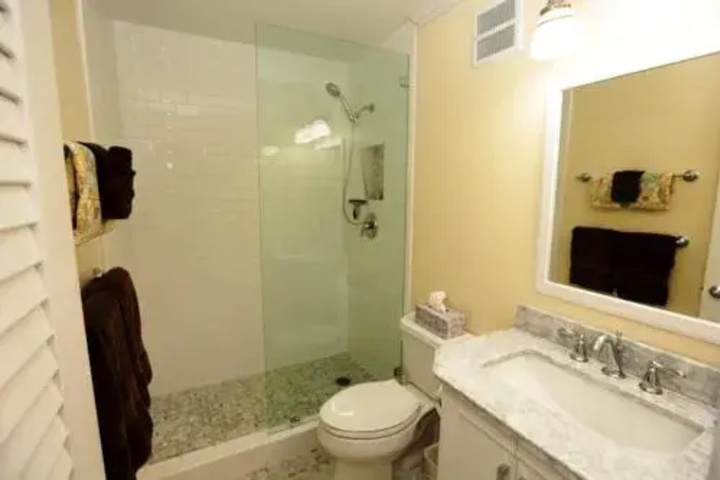 Room 4 of 9