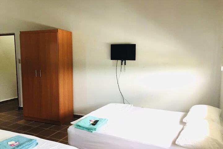 Room 4 of 12