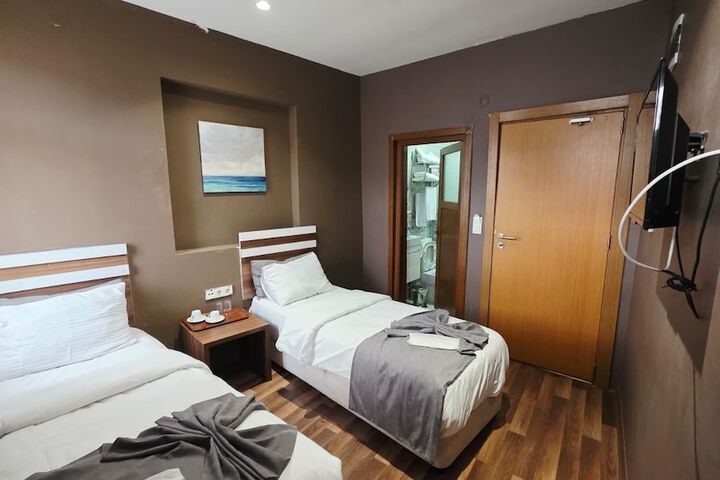 Room 7 of 34