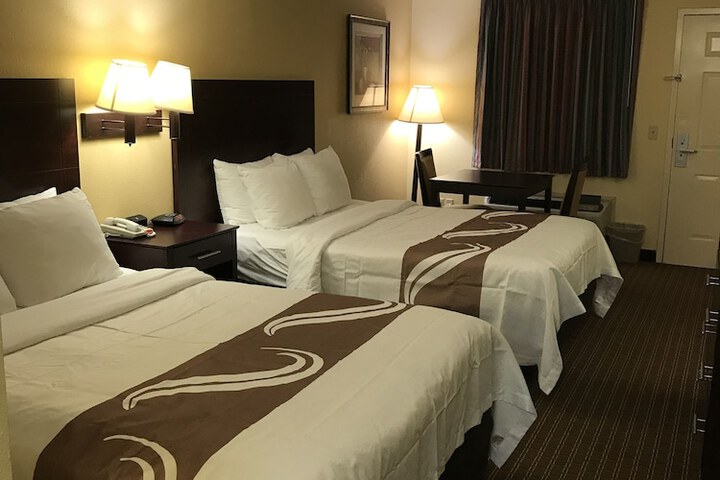 2 Queen Beds (4 of 9)