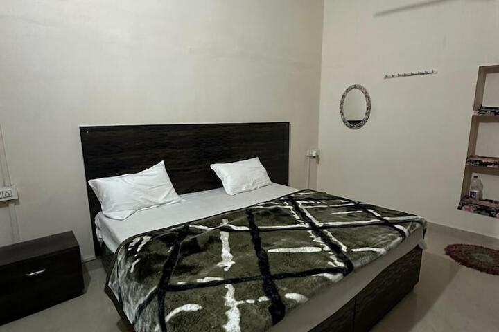 Room 8 of 17