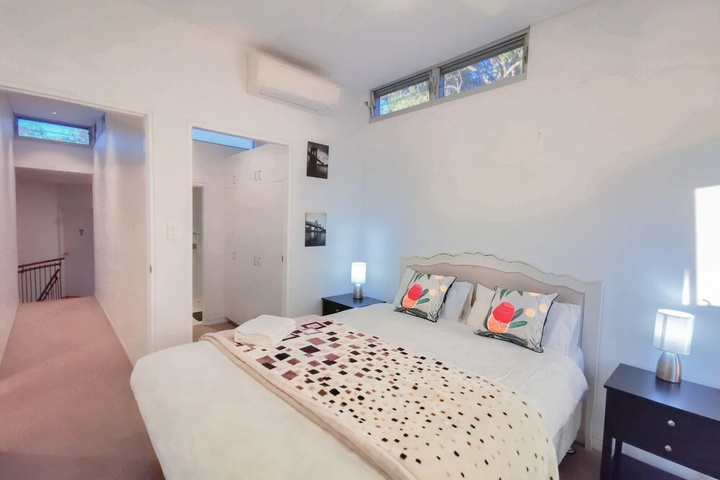 Room 5 of 11