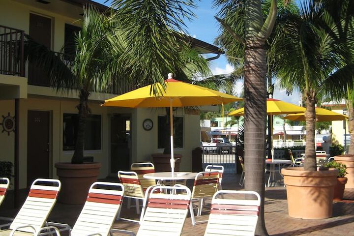 Hotel Exterior 48 of 60