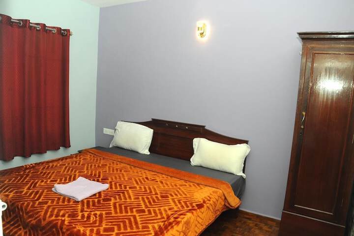 Room 13 of 26