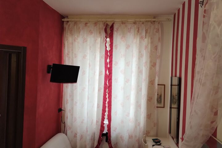 Room 12 of 38