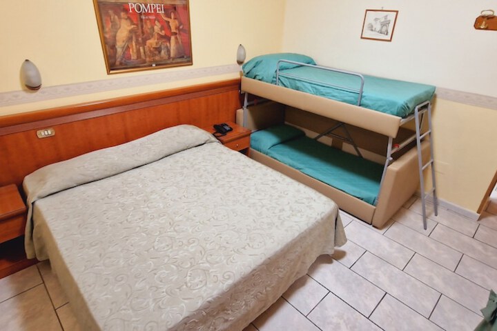 Room 6 of 22