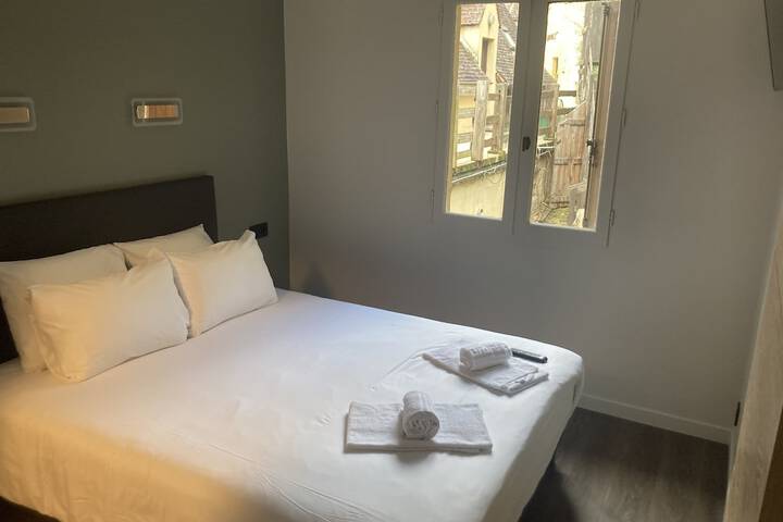 Room 4 of 14