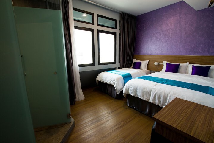 Room 6 of 24
