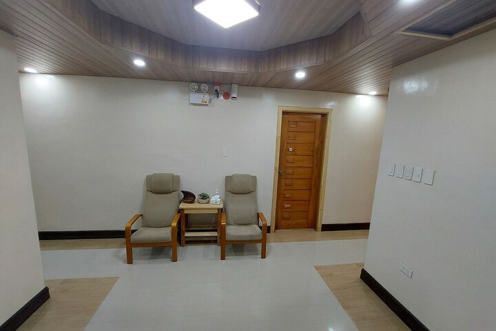 Ballroom/Hall 35 of 44