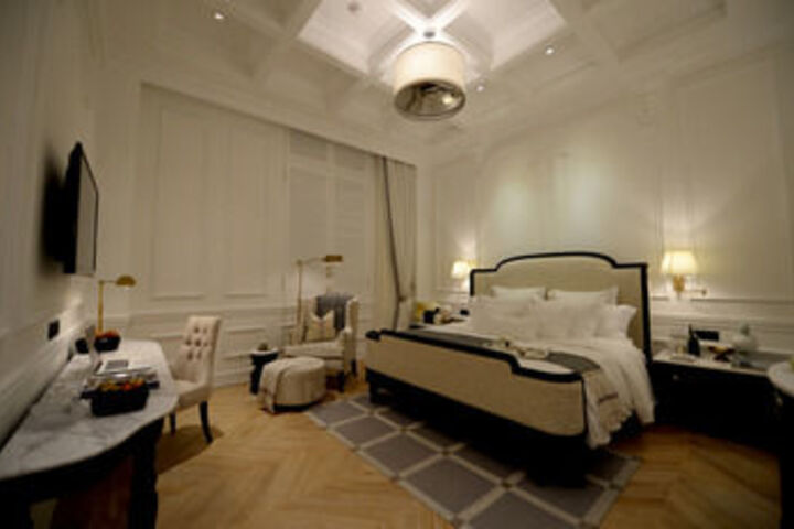 Room 5 of 12