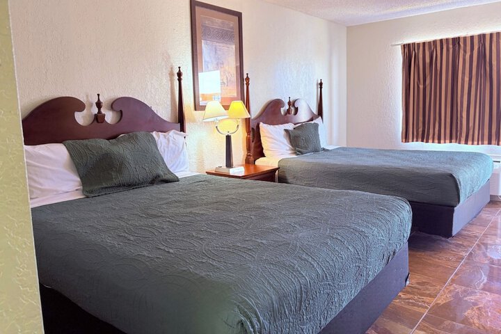 Room 12 of 27