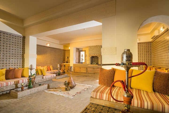 Lounge 16 of 19