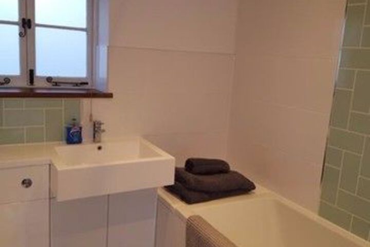 Room 4 of 32