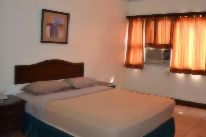 Room 9 of 50