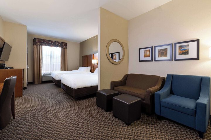1 King Bed Suite (9 of 9)