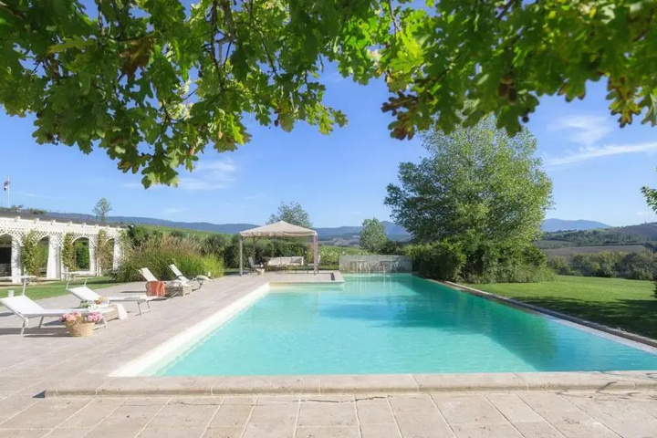 Pool 12 of 21