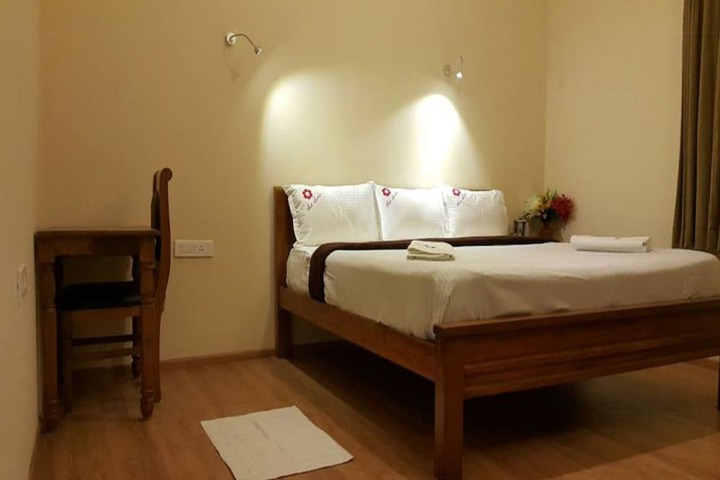 Room 5 of 12