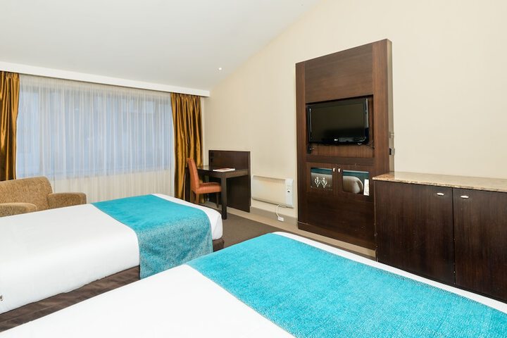 Room 6 of 101