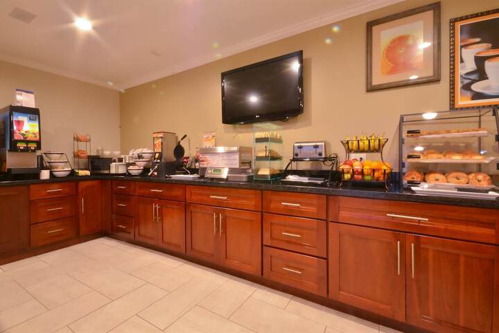 Breakfast area