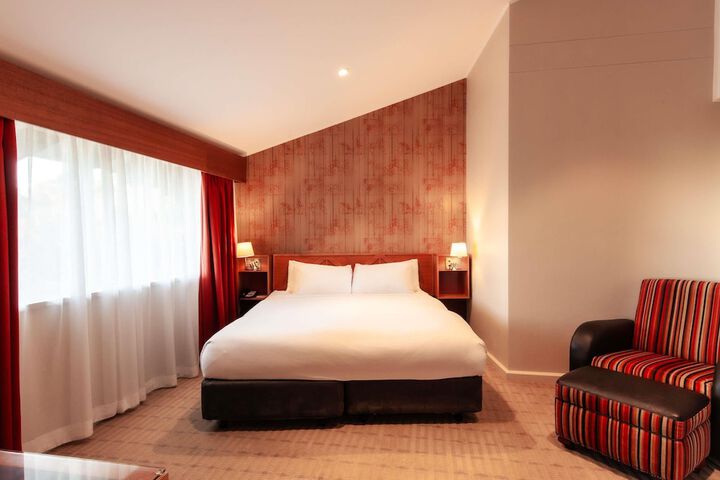 Room 35 of 210