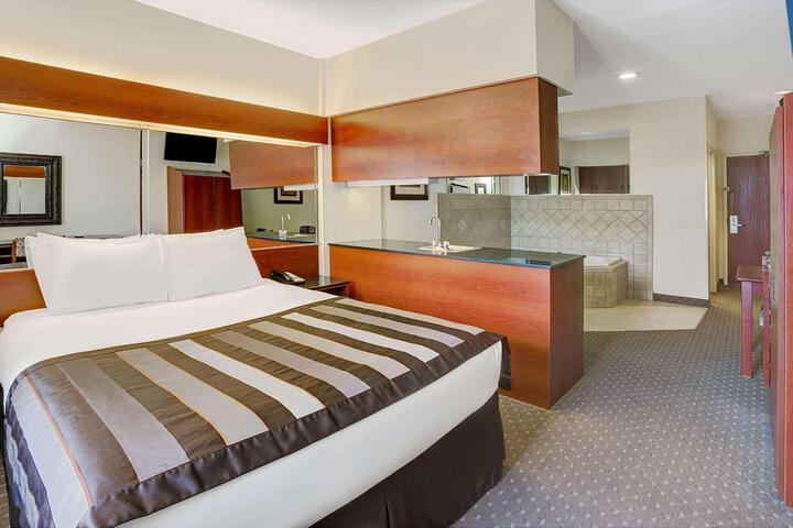 1 Queen Bed Accessible Room (31 of 54)