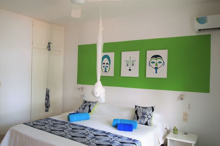 Room 3 of 76