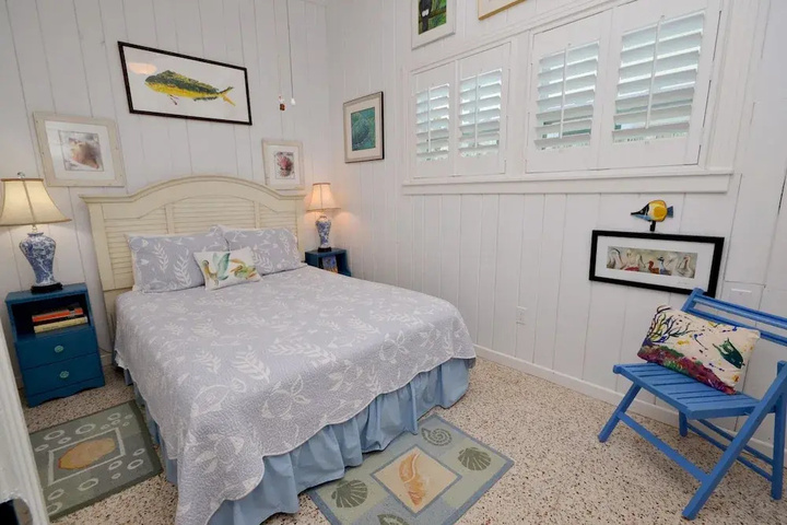 Room 5 of 18