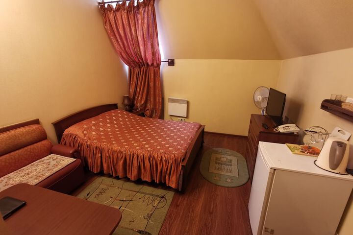 Room 11 of 13