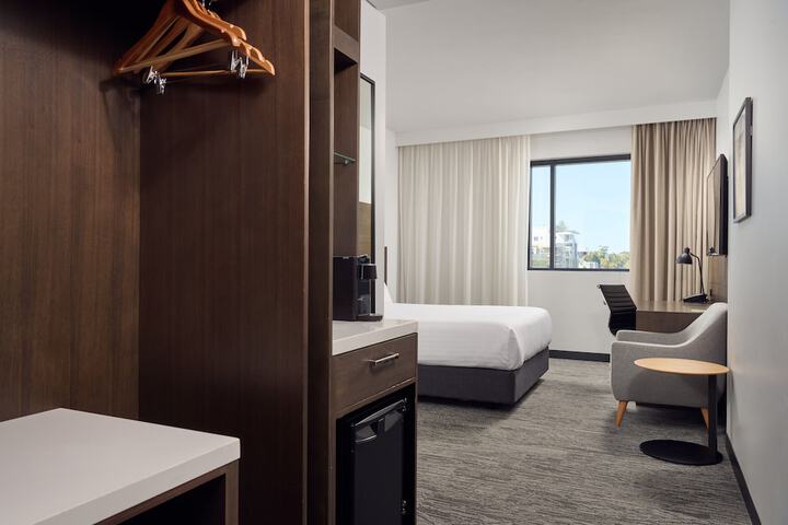 Room 15 of 99