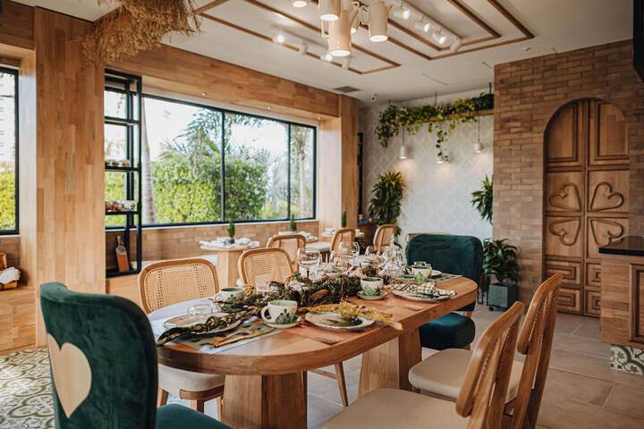 Dining 123 of 152