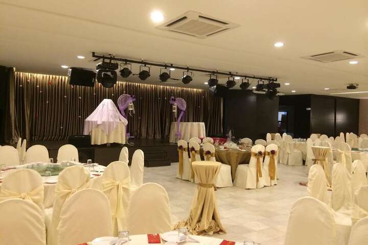 Ballroom/Hall 24 of 44