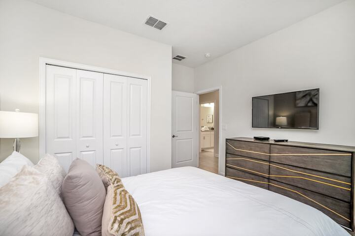 Room 8 of 53