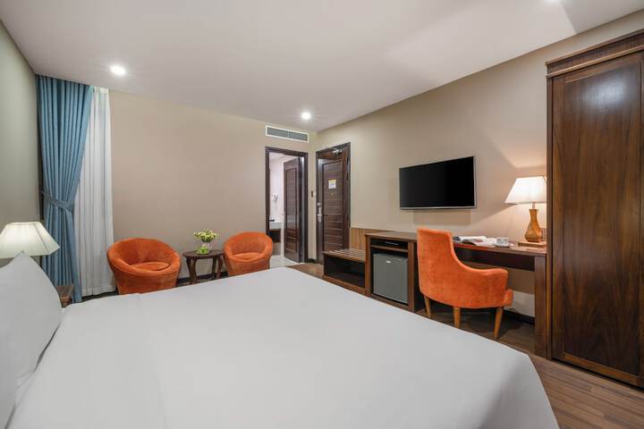 Room 12 of 104
