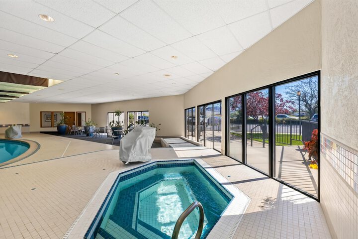 Pool Hotel