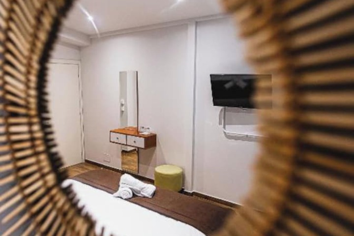 Room 14 of 90