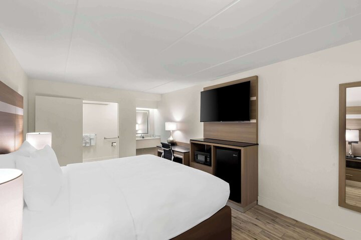 1 King Bed (1 of 12)