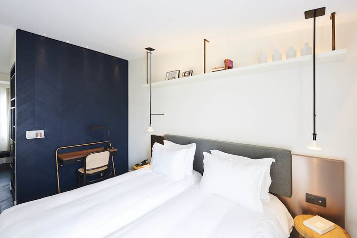 Room 15 of 52