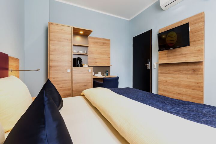 Room 9 of 65
