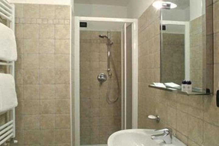 Room 16 of 46